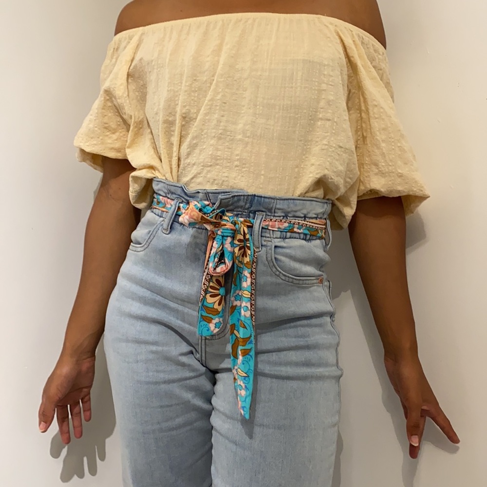 ⚡️SALE⚡️ Yellow peasant top flowy